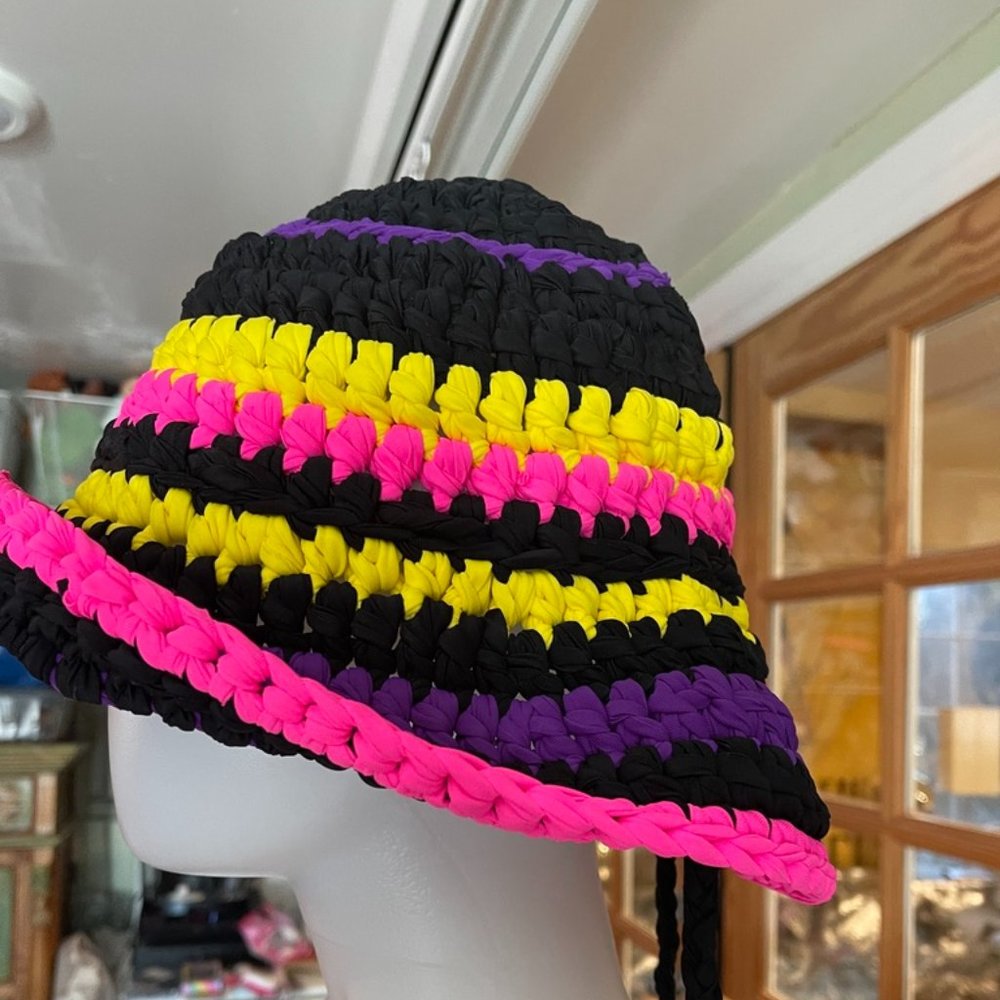 NWOT - ADORABLE - Gemsun Woven Hat with Ties